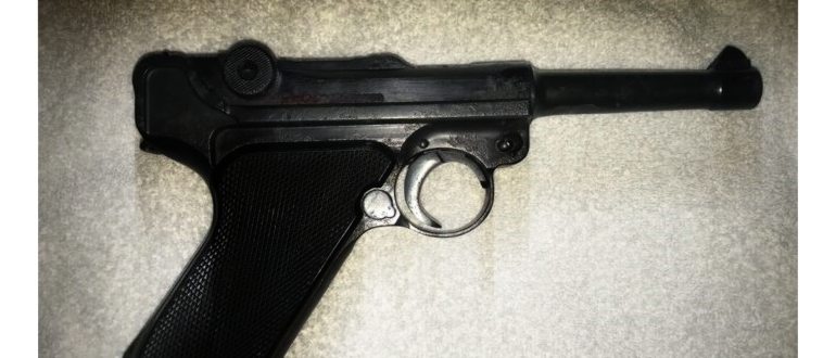 плакать