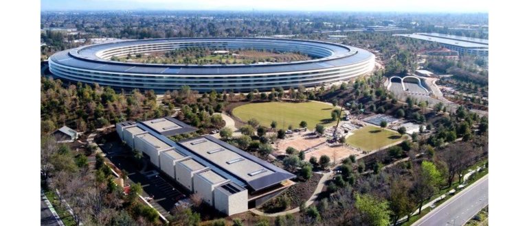 Магазин Apple на Пятой