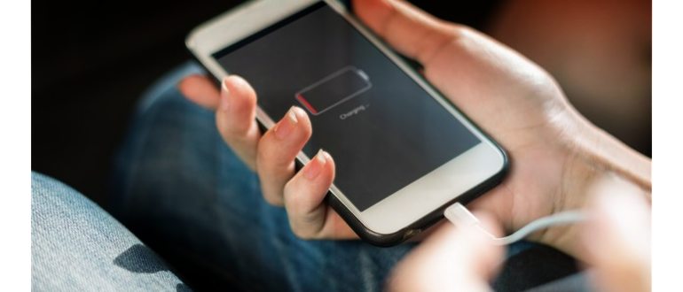 Как заряжать iPhone и какими зарядками можно