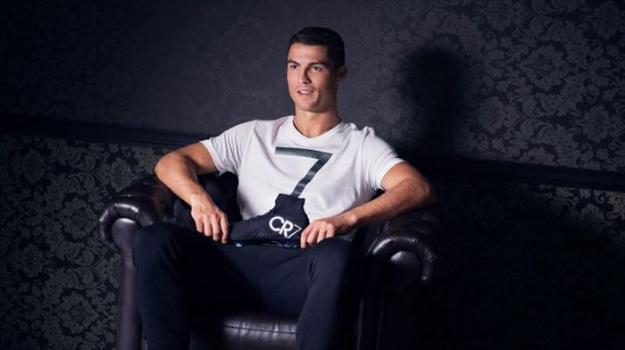 Футболист в рекламной компании CR7